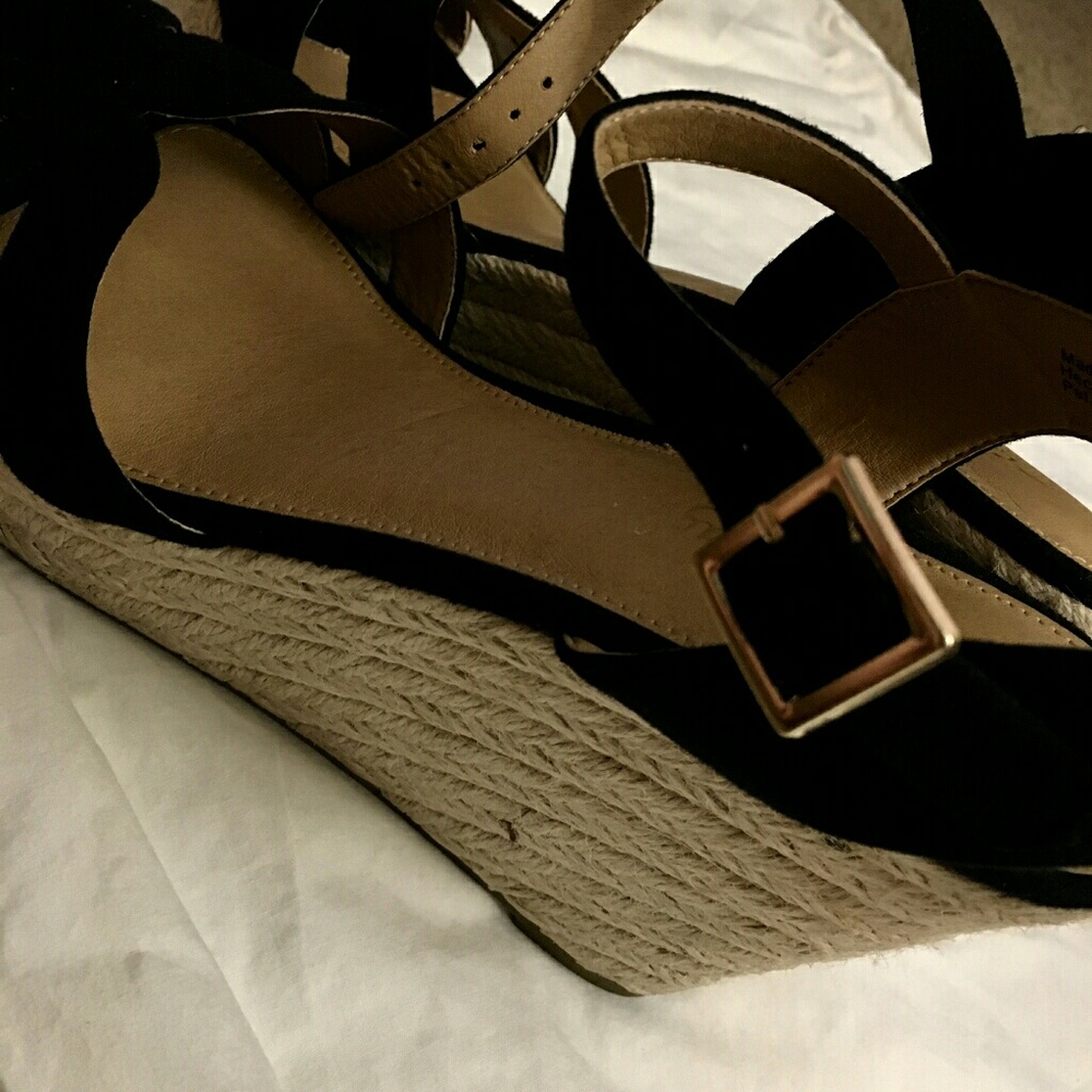 American Eagle wedges sandals